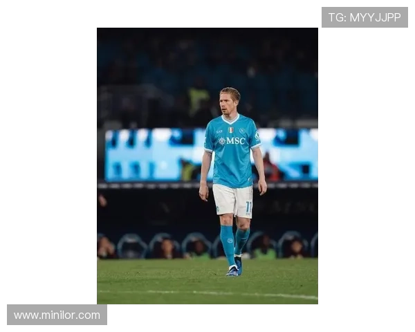 德布劳内亨克青训出道，职业生涯起步阶段表现稳健