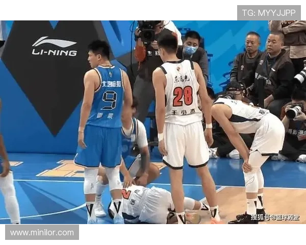 一次看懂如何根据篮球规则公正地判定争议球归属